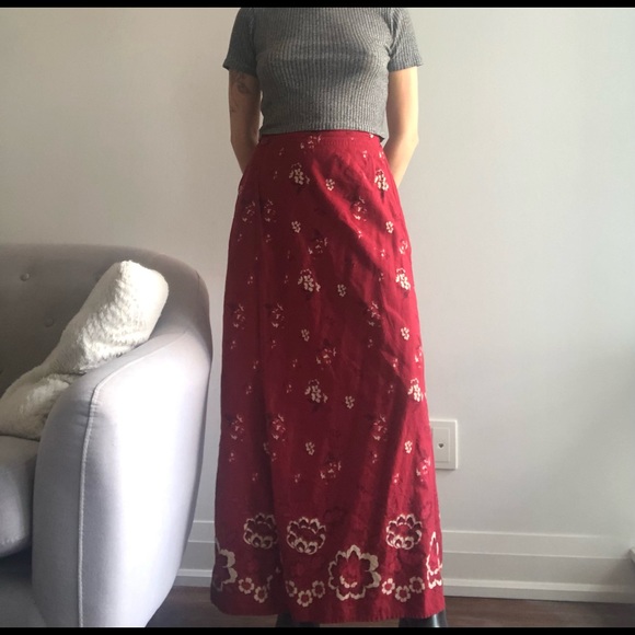 Red floral maxi wrap skirt - Picture 2 of 6